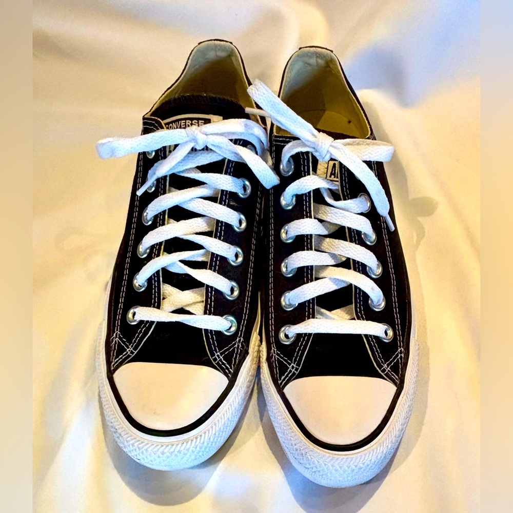 Converse Sneaker Size 7.5